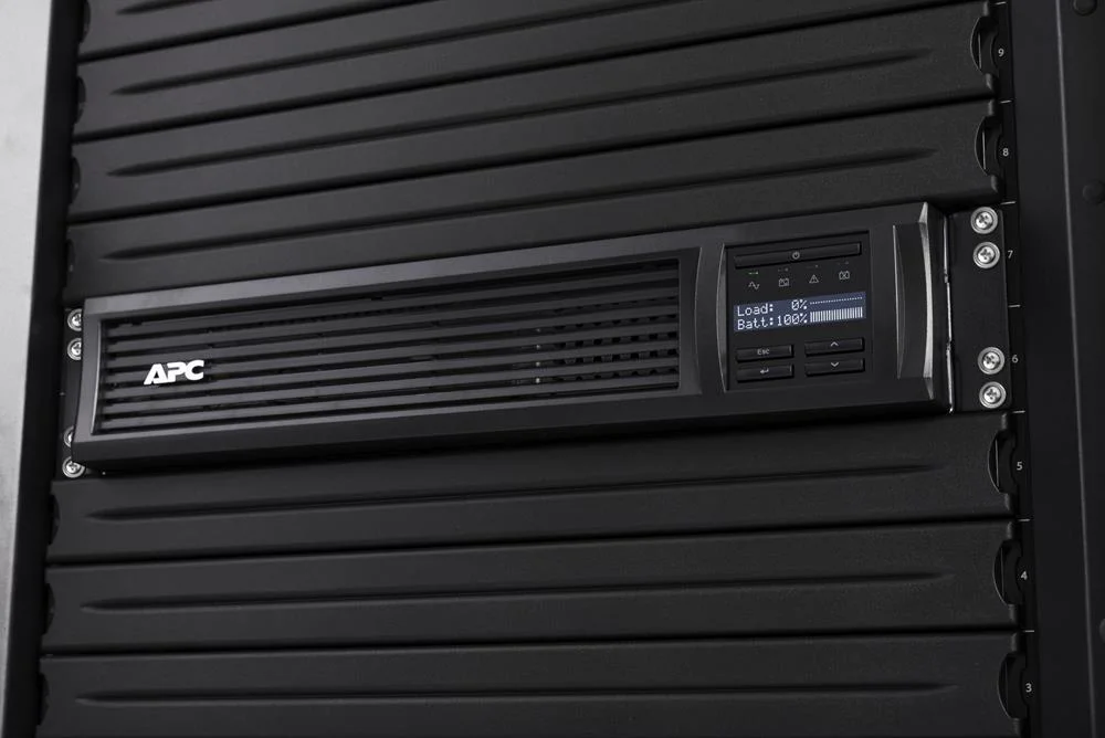 Apc Usv Smt2200rmi2uc  Smartups 2200va Lcd Rm 2u 230v (Speditionsversand)