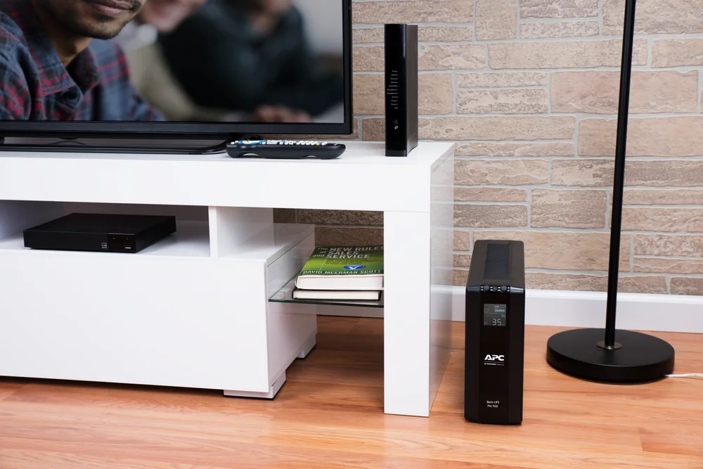 Ups 900va 540w 6x Tomadas Ca - Apc