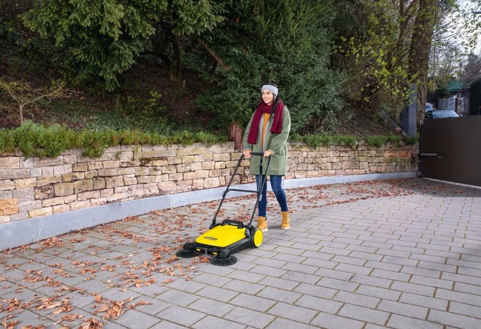 S4 Twin Sweeper Sweeping Machine (Black/Yellow) - Karcher