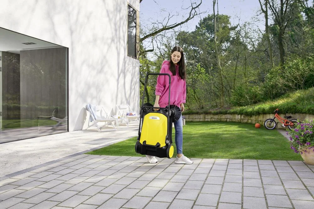 S4 Twin Sweeper Sweeping Machine (Black/Yellow) - Karcher