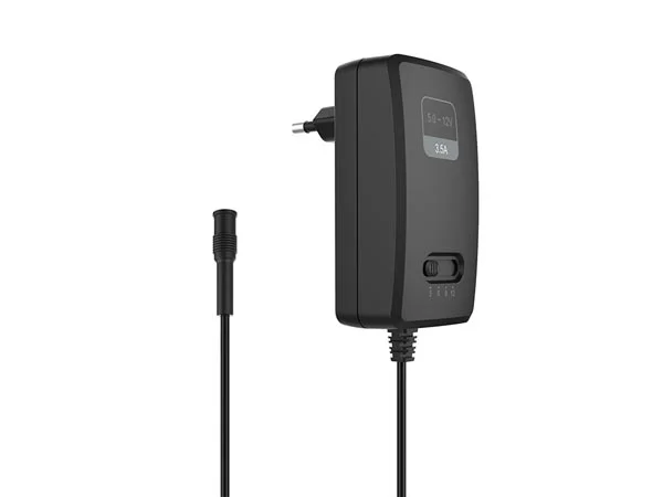 Fonte de Alimentação Comutada Compacta com Saída Selecionável : 5 a 12 vdc - 42 W - 3.5 a Máx.