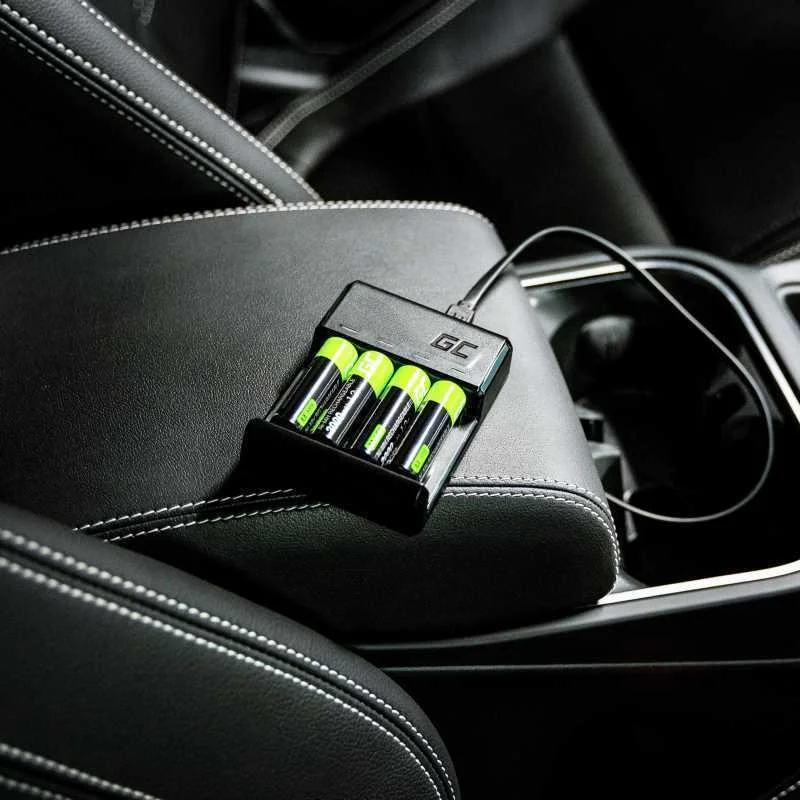 Set Green Cell Gc Vitalcharger Charger And 4x AA .