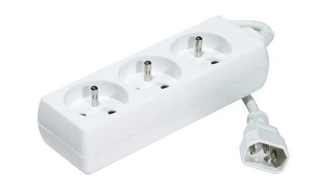 Regleta    3 X Iec  Schuko     Accs