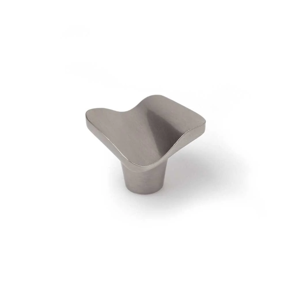 Bl&iacute;ster com 4 Puxadores Met&aacute;licos para M&oacute;veis, Acabamento N&iacute;quel Acetinado. Mod. 749 32x31mm