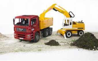 BRUDER ARTICULATED ROAD LOADER FR 130