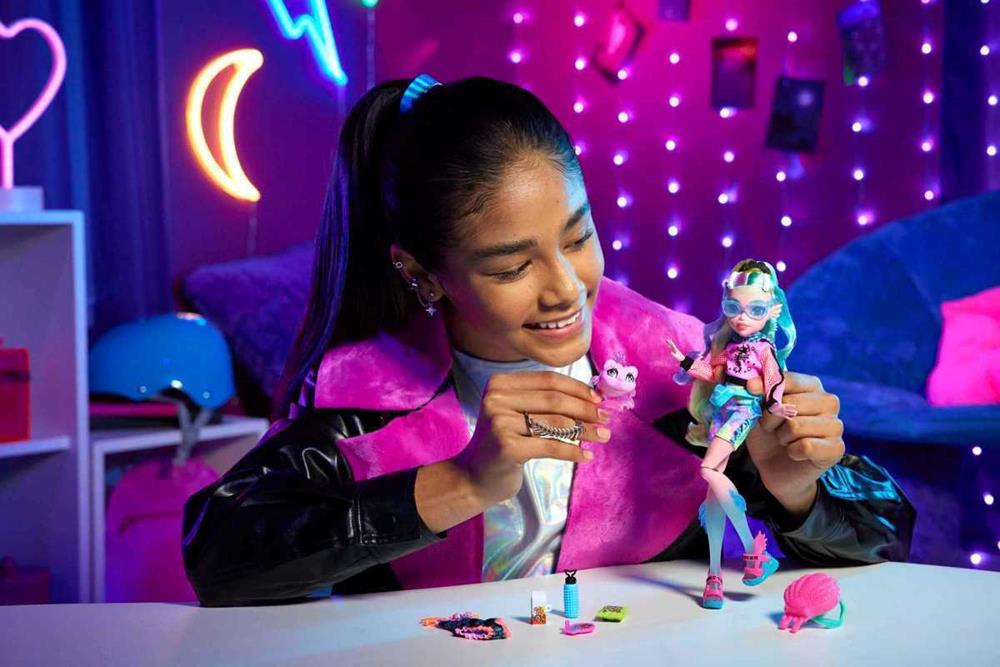 MONSTER HIGH LAGOONA BLUE DOLL WITH PET AND ACCES.