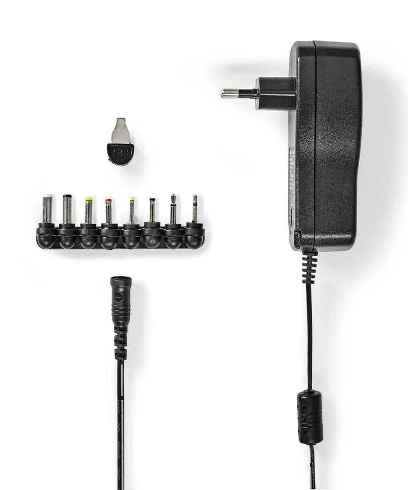 Adaptador de Corriente Universal  18 W  3 - 12 V .