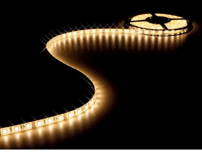 Faixa LED Flex&iacute;vel - Branco Quente - 300&nbsp;leds - 5&nbsp;m - 12&nbsp;v