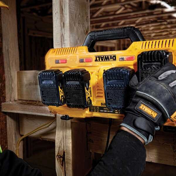 Dewalt Charger Dcb104 4-Ports Xr 8a
