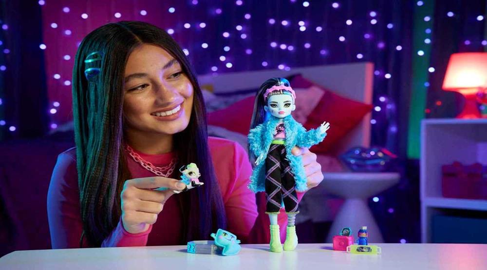 MONSTER HIGH CREEPOVER PARTY HKY68 BONECA