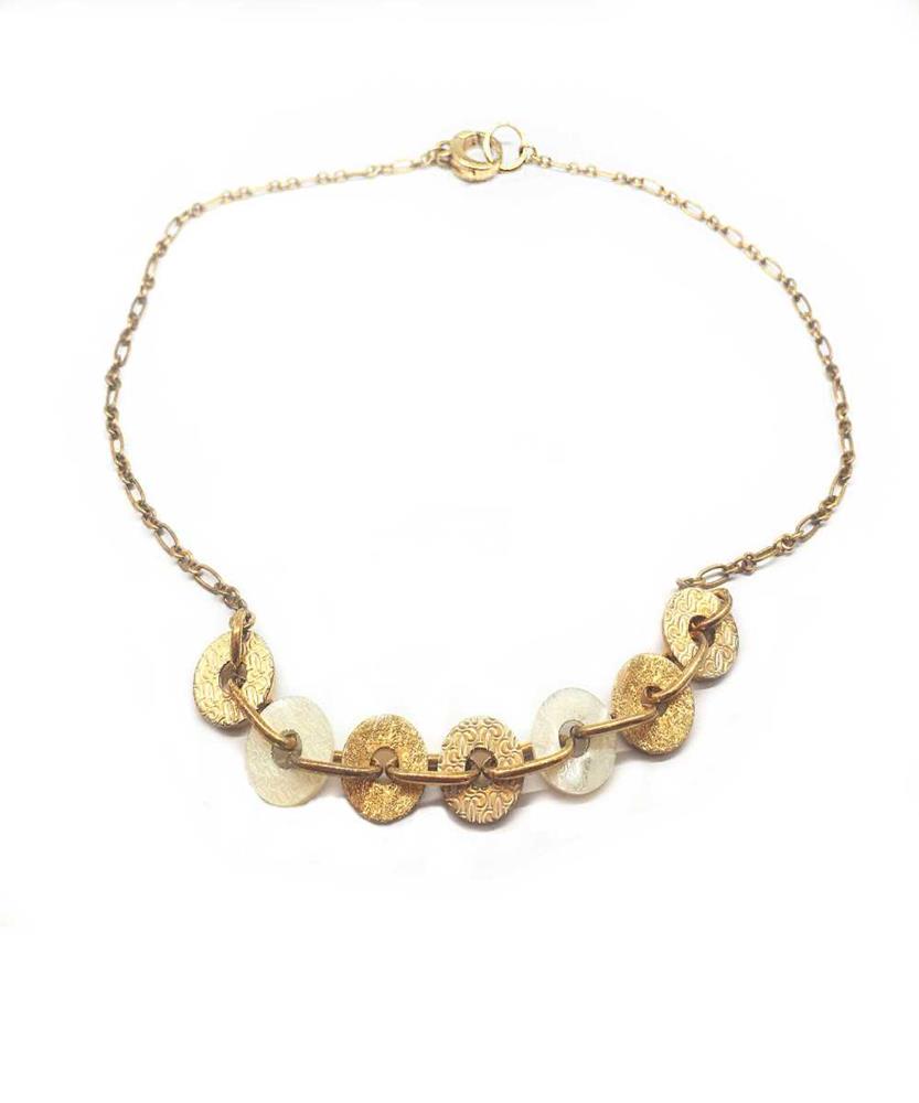 NECKLACEGUESSWOMAN
