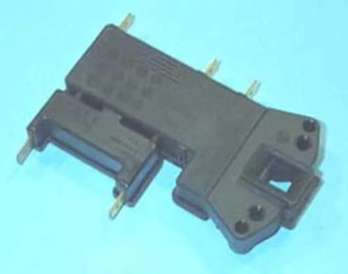 Máquina de Lavar Com Atraso de Fechamento Ariston.