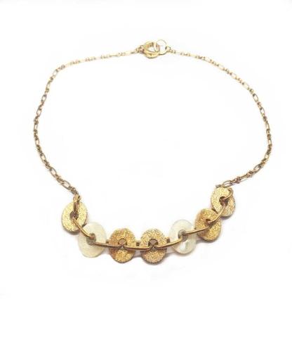 NECKLACEGUESSWOMAN