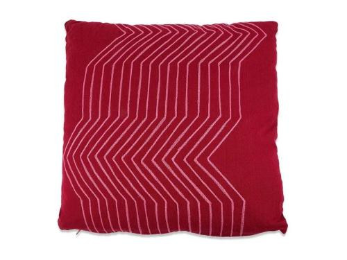 Almofada Vermelha com Linhas Rosa 50x12x50cm. Bas.
